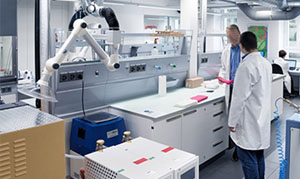 專業研發、管理銷售、施工工人100余人