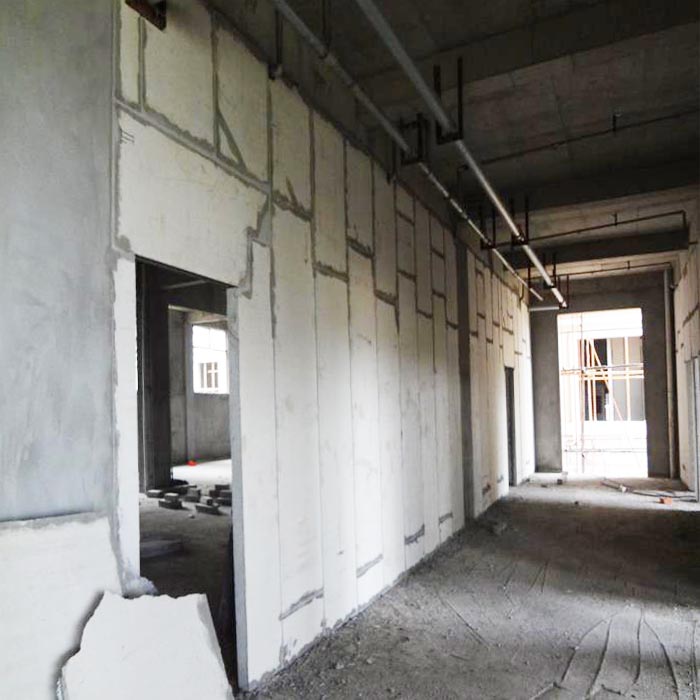 南昌某開發樓盤墻面保溫隔墻板安裝現場